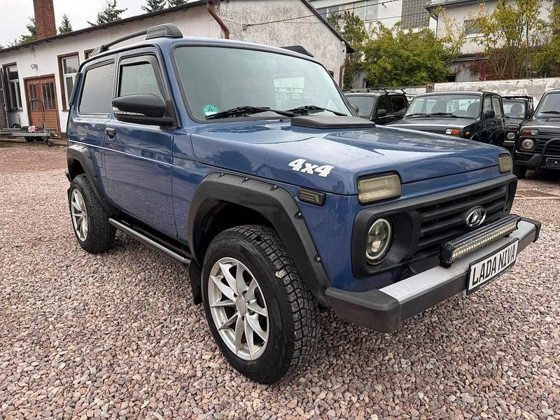 Blau Gebraucht 2017 Lada Urban SUV | 8.800 € (Superpreis) - Bild 1/4