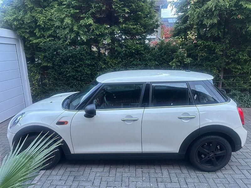 Weiß Gebraucht 2016 Mini ONE Kleinwagen | 8.999 € (Guter Preis) - Bild 1/4