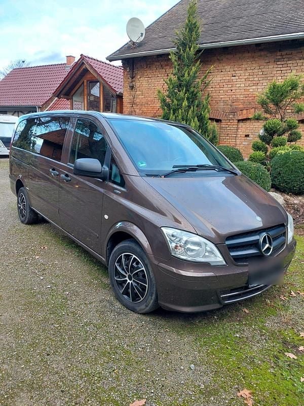 Braun Gebraucht 2011 Mercedes Vito Van | 10.000 € (Guter Preis) - Bild 1/2