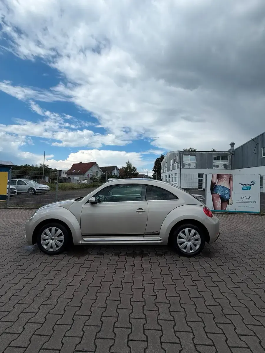 Gebraucht VW Beetle Cup 105 PS (77 kW) 2014 Gold Kleinwagen