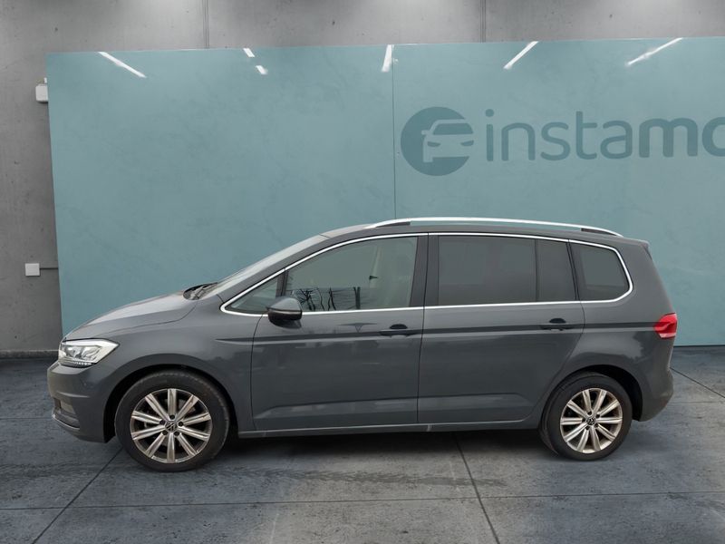 Grau Gebraucht 2024 VW Touran Pro Van / Kleinbus | 36.599 € (Guter Preis) - Bild 1/3