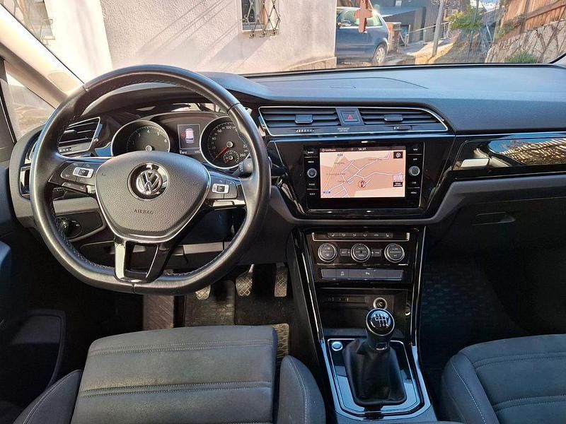 Gebraucht VW Touran Highline 150 PS (110 kW) 2018 Grau Van / Kleinbus