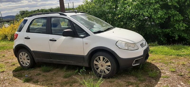 Weiß Gebraucht 2011 Fiat Sedici SUV | 3.500 € (Guter Preis) - Bild 1/4