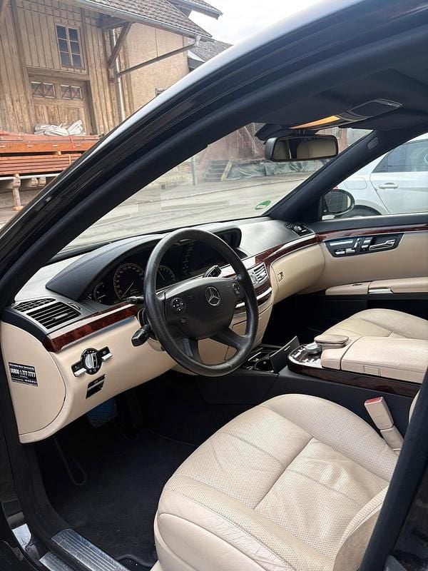 Gebraucht Mercedes S500 387 PS (284 kW) 2007 Schwarz Limousine