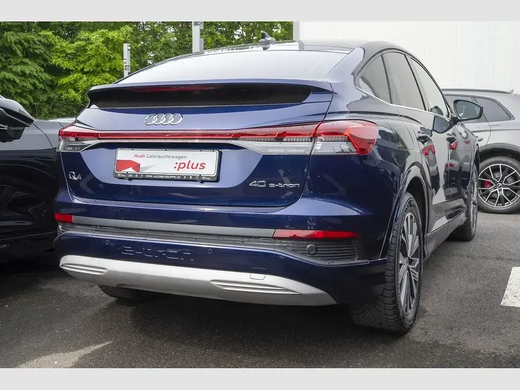 Second-hand Audi Q4 Sportback e-tron Advanced 150 kW (204 CP) 2022 Albastru SUV