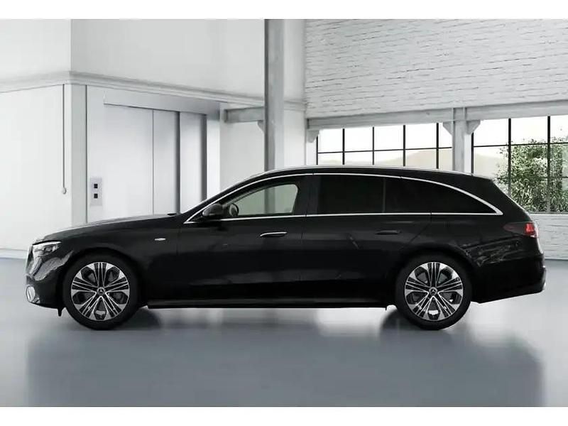Second-hand Mercedes E300 204 CP (150 kW) 2025 Negru Break