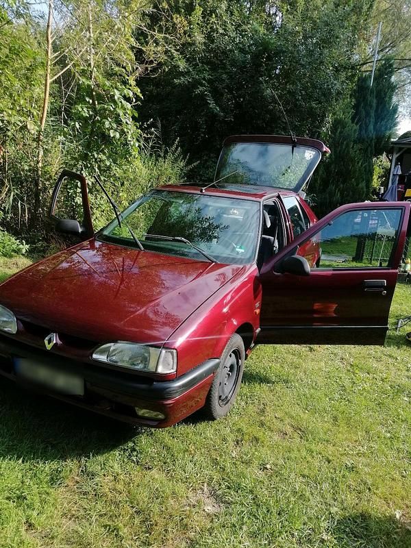 Rot Gebraucht 1995 Renault 19 Limousine | 1.500 € - Bild 1/4