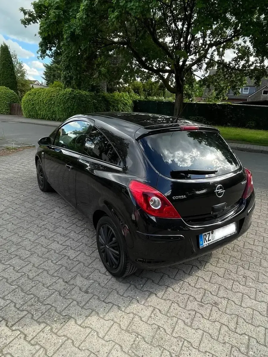Używany Opel Corsa 70 KM (51 kW) 2010 Czarny Hatchback