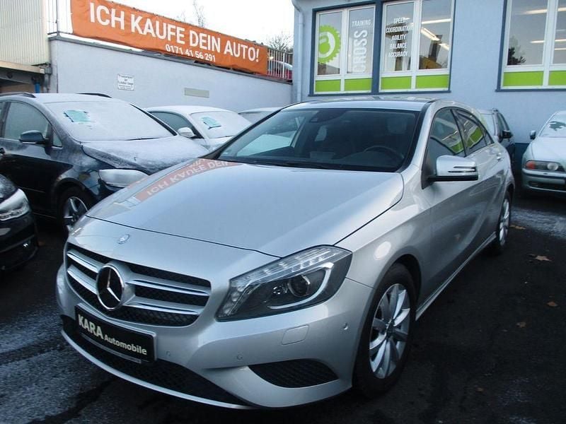 Silber Gebraucht 2014 Mercedes A200 Limousine | 11.950 € (Guter Preis) - Bild 1/4