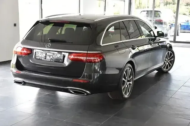 Gebraucht Mercedes E400 Avantgarde 330 PS (242 kW) 2023 Grau Limousine