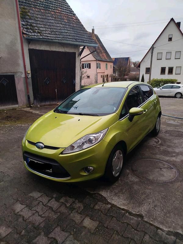 Gebraucht Ford Fiesta 97 PS (71 kW) 2009 Grün Kleinwagen