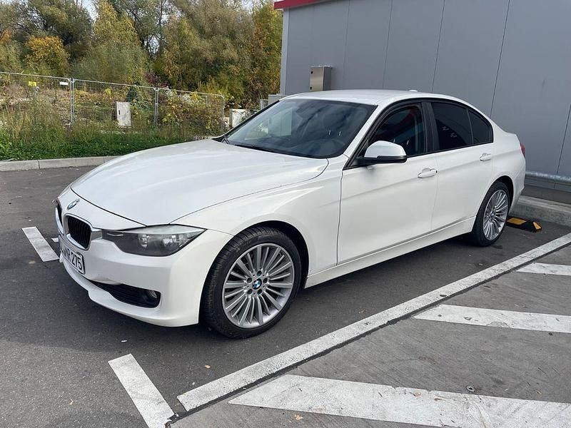 Weiß Gebraucht 2012 BMW 316 Limousine | 7.777 € (Fairer Preis) - Bild 1/4