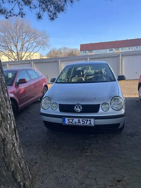 Gebraucht VW Polo Basis 64 PS (47 kW) 2004 Silber Kleinwagen