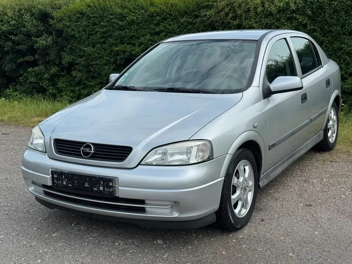 Gebraucht Opel Astra 106 PS (77 kW) 2001 Silber Limousine