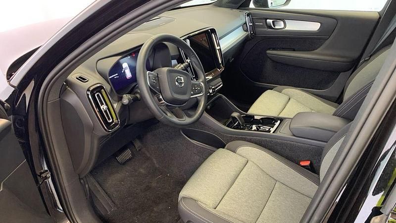 Gebraucht Volvo XC40 Plus 163 PS (119 kW) 2025 Schwarz SUV