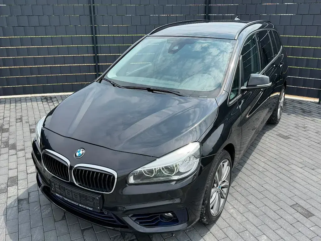 Gebraucht BMW 220 Gran Tourer Sport Line 190 PS (139 kW) 2017 Schwarz Van / Kleinbus