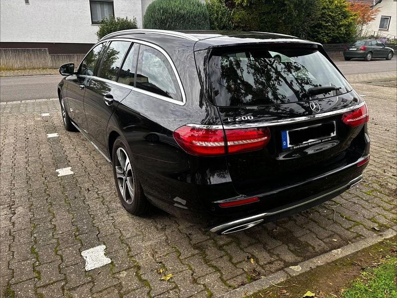 Gebraucht Mercedes E200 184 PS (135 kW) 2019 Schwarz Kombi