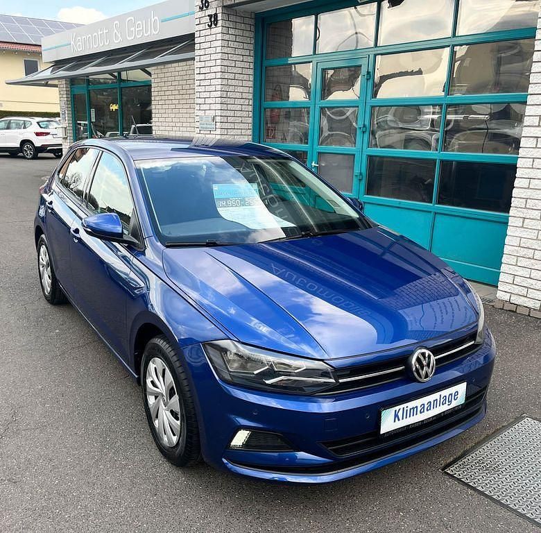 Blau Gebraucht 2019 VW Polo Comfortline Limousine | 14.950 € (Etwas zu teuer) - Bild 1/4
