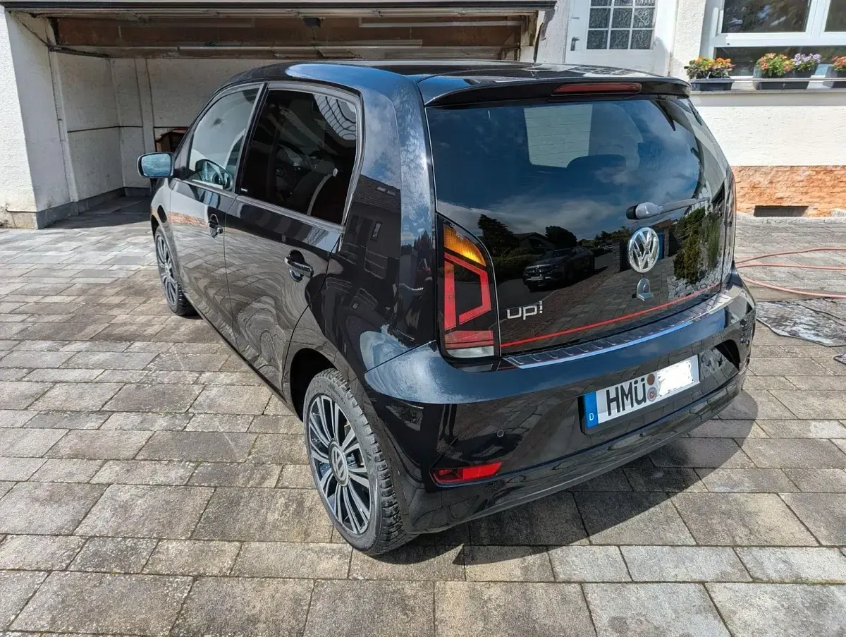 Usado VW up! IQ Drive 60 HP (44 kW) 2019 Preto Citadino