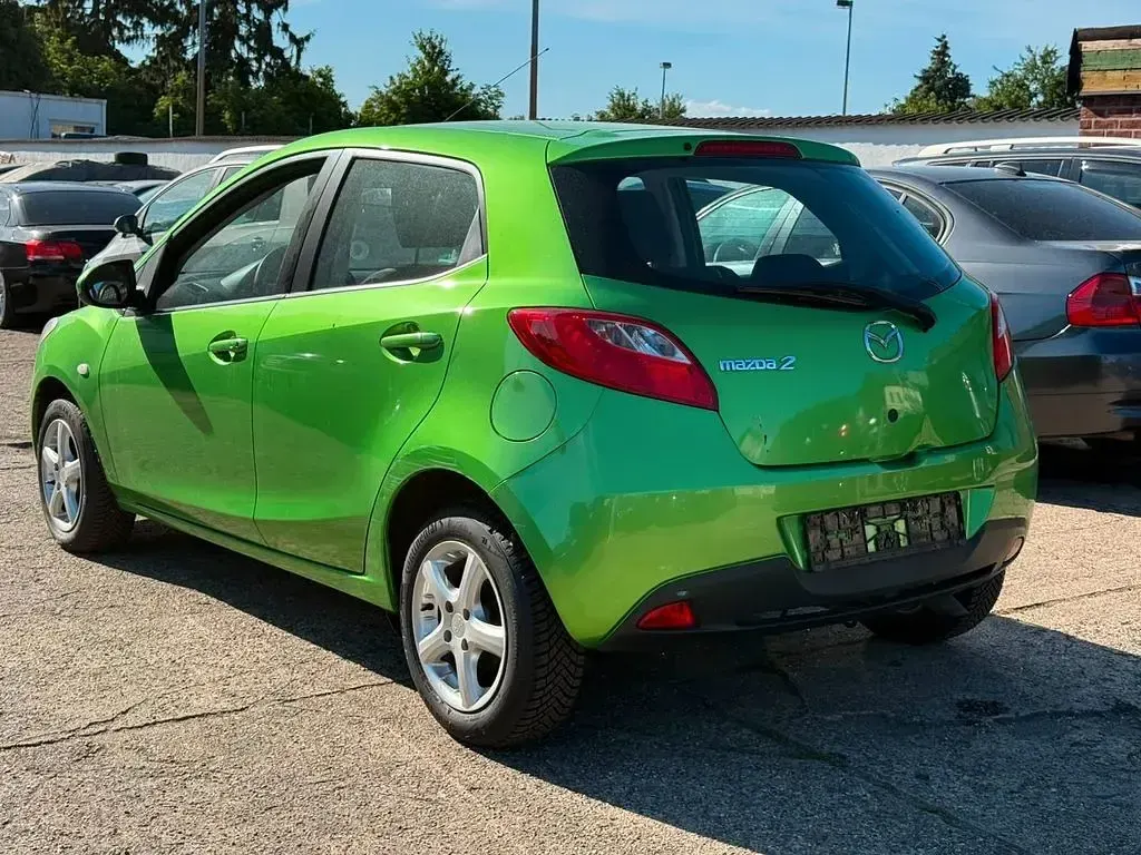 Gebraucht Mazda 2 Center-Line 95 PS (69 kW) 2012 Grün Kleinwagen