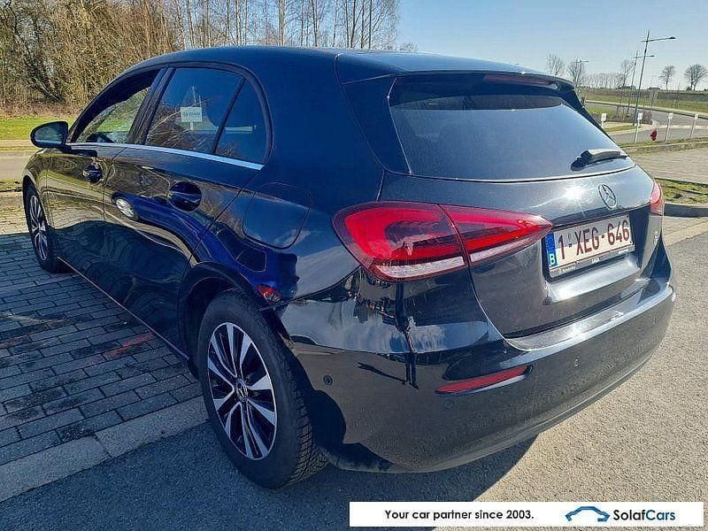 Gebraucht Mercedes A180 116 PS (85 kW) 2019 Schwarz Limousine