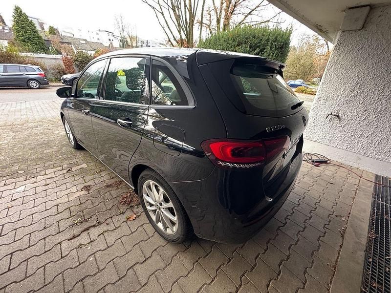 Gebraucht Mercedes B250 160 PS (117 kW) 2020 Schwarz Van / Kleinbus