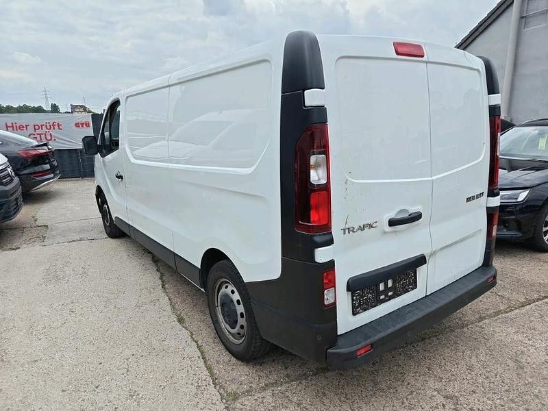 Gebraucht Renault Trafic 110 PS (80 kW) 2023 Weiß Van / Kleinbus