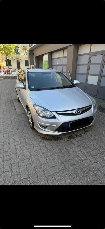 Silber Gebraucht 2012 Hyundai i30 Limousine | 4.200 € (Guter Preis) - Bild 1/4