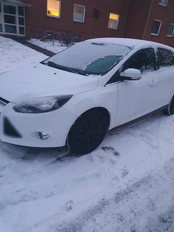 Gebraucht Ford Focus 101 PS (74 kW) 2012 Weiß Limousine