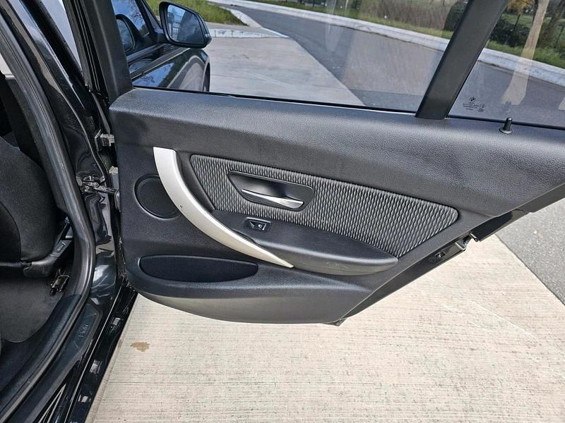 Gebraucht BMW 318 Advantage 136 PS (100 kW) 2016 Schwarz Kombi