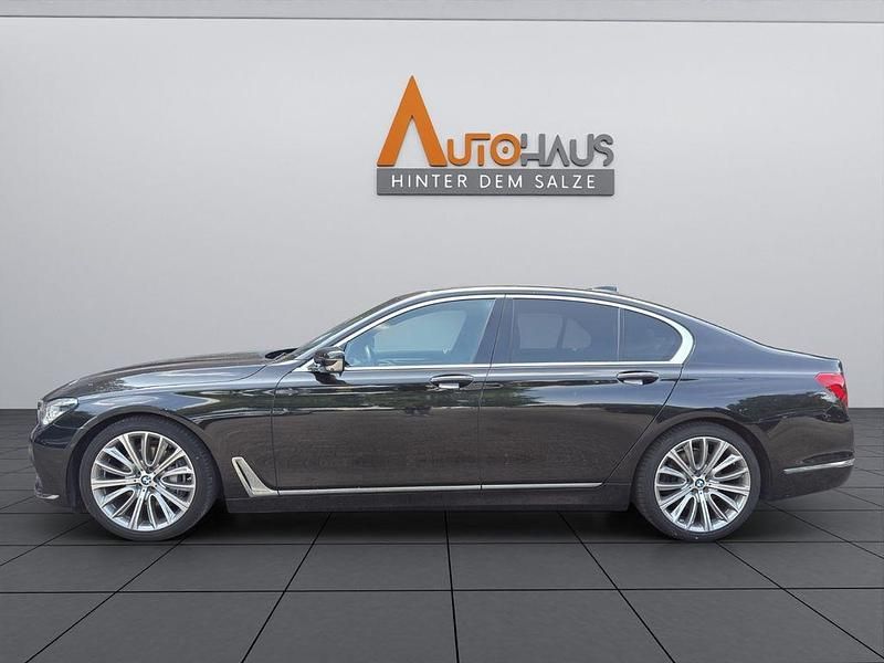 Gebraucht BMW 730 Sport Line 265 PS (194 kW) 2016 Schwarz Limousine