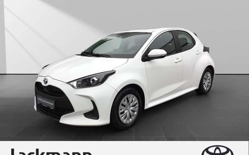 Weiß Gebraucht 2023 Toyota Yaris Hybrid Business Edition Limousine | 18.450 € (Fairer Preis) - Bild 1/4