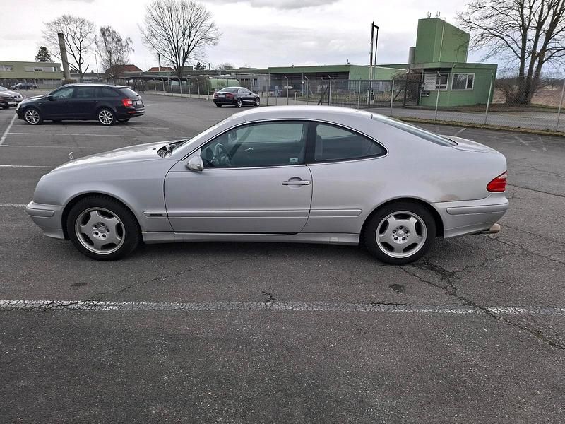 Gebraucht Mercedes CLK200 136 PS (100 kW) 2000 Grau Coupé