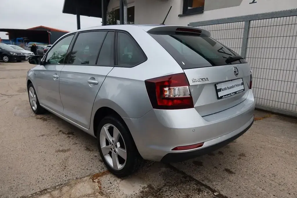 Gebraucht Skoda Rapid Clever 95 PS (69 kW) 2018 Silber Kleinwagen