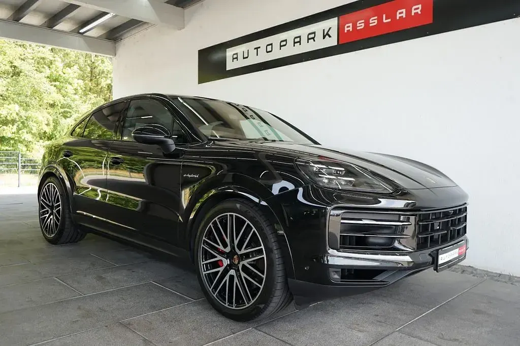 Gebraucht Porsche Cayenne 519 PS (381 kW) 2025 Chromitschwarzmetallic SUV
