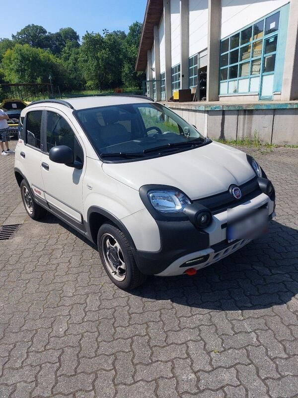 Beige Gebraucht 2023 Fiat Panda 4x4 Kleinwagen | 18.900 € - Bild 1/4