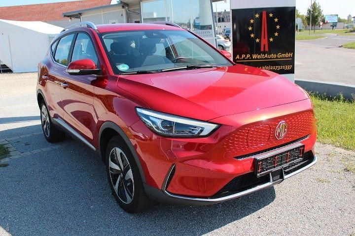 Rot Gebraucht 2022 MG ZS Luxury Limousine | 17.800 € (Guter Preis) - Bild 1/4