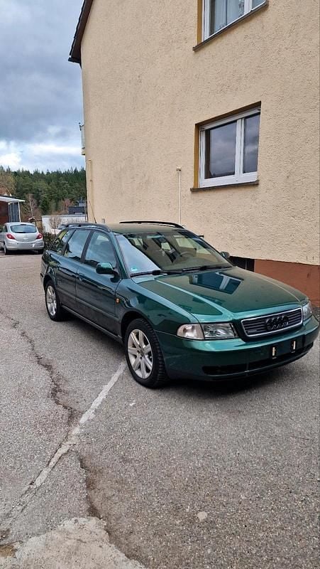 Gebraucht Audi A4 125 PS (91 kW) 1997 Grün Kombi