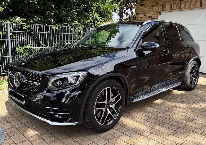 Schwarz Gebraucht 2016 Mercedes GLC43 AMG AMG SUV | 33.900 € (Fairer Preis) - Bild 1/4