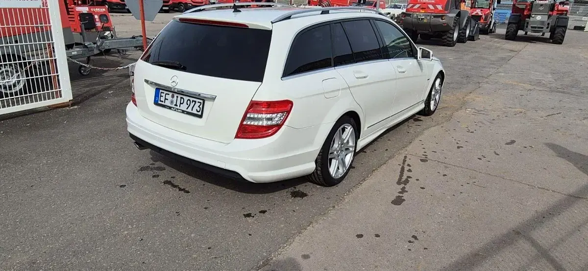 Gebraucht Mercedes C250 204 PS (150 kW) 2009 Weiß Kombi