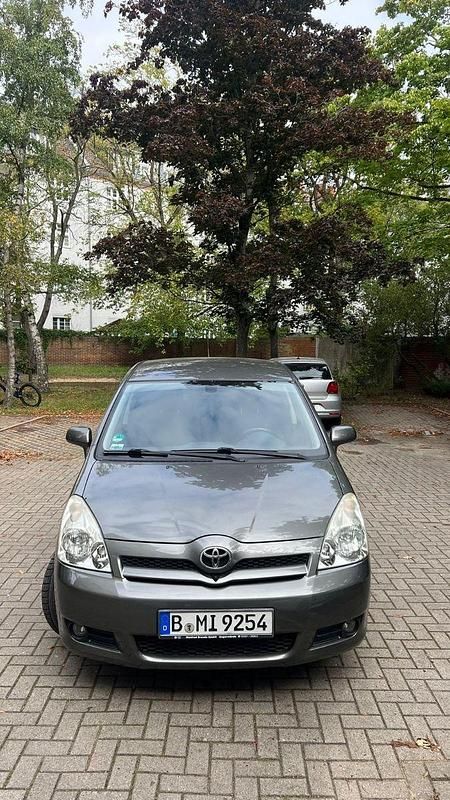 Grau Gebraucht 2006 Toyota Corolla Verso Executive Van / Kleinbus | 5.500 € (Teuer) - Bild 1/4