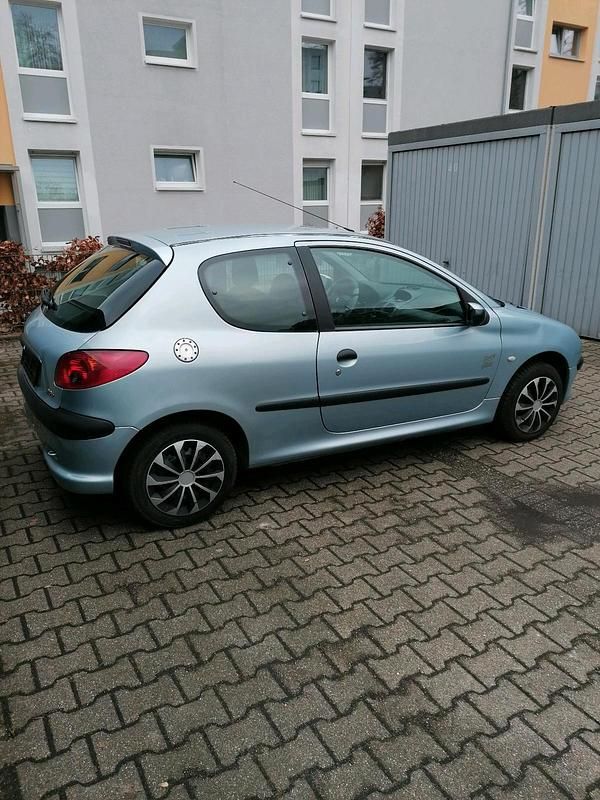 Gebraucht Peugeot 206 60 PS (44 kW) 2004 Blau Kleinwagen