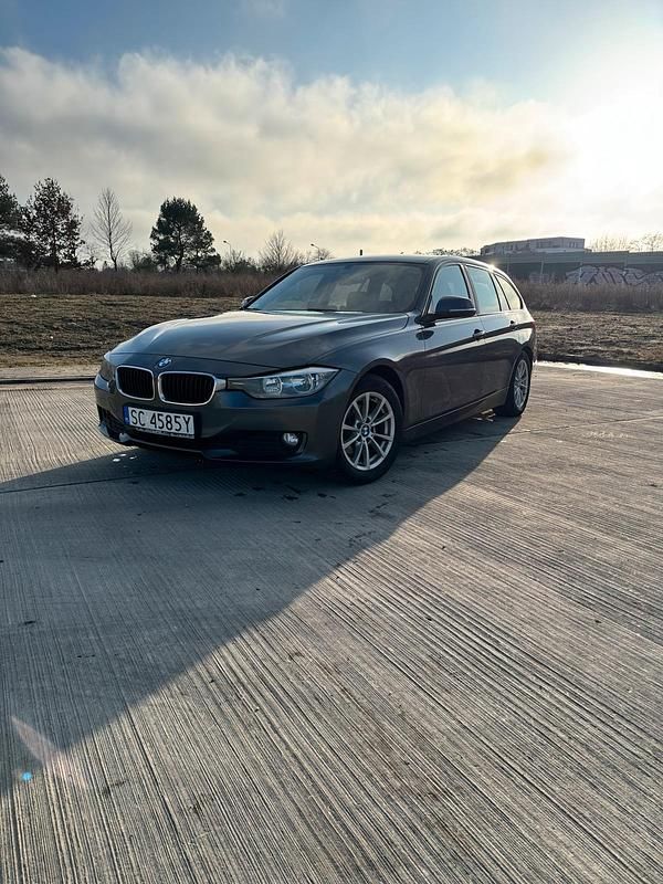 Gebraucht BMW 320 163 PS (119 kW) 2013 Grau Kombi