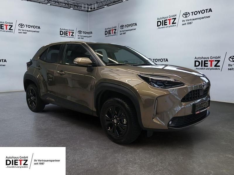 Oxide bronze Gebraucht 2023 Toyota Yaris Cross Team SUV | 24.770 € (Fairer Preis) - Bild 1/4
