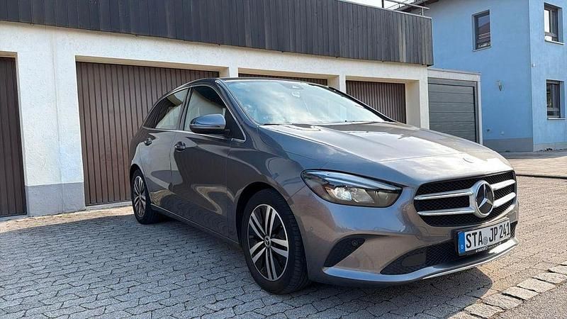 Gebraucht Mercedes B200 150 PS (110 kW) 2019 Grau Van / Kleinbus