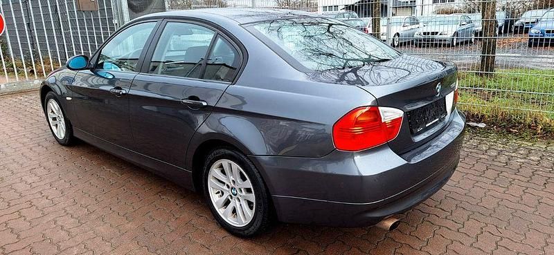 Gebraucht BMW 318 129 PS (94 kW) 2006 Grau Limousine