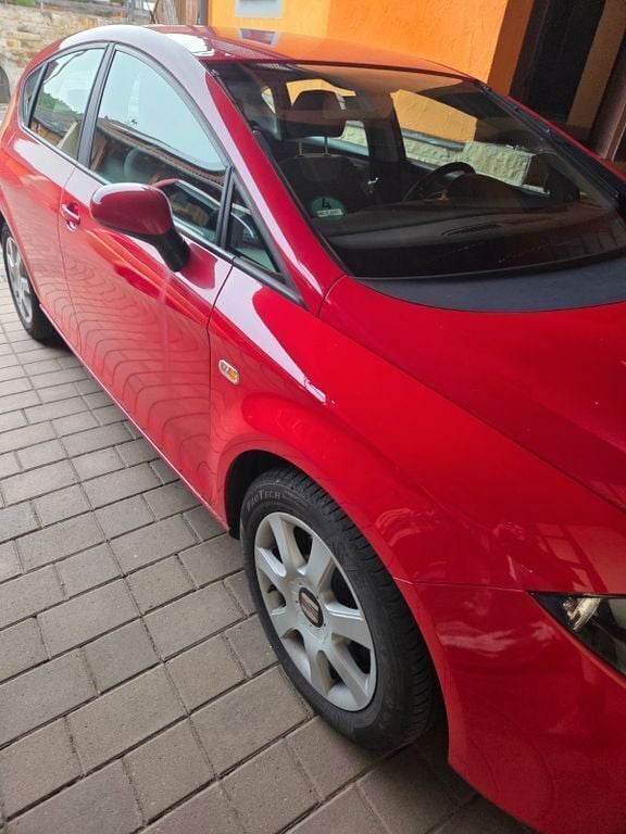 Rot Gebraucht 2005 Seat Leon Reference Limousine | 1.000 € (Superpreis) - Bild 1/4