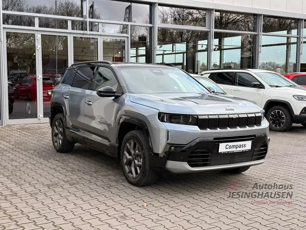 Käytetty Jeep Compass 145 HP (106 kW) 2026 Harmaa Katumaasturi