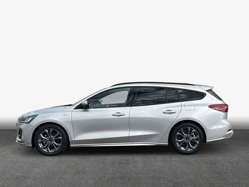 Gebraucht Ford Focus ST-Line X 155 PS (114 kW) 2024 Silber Limousine