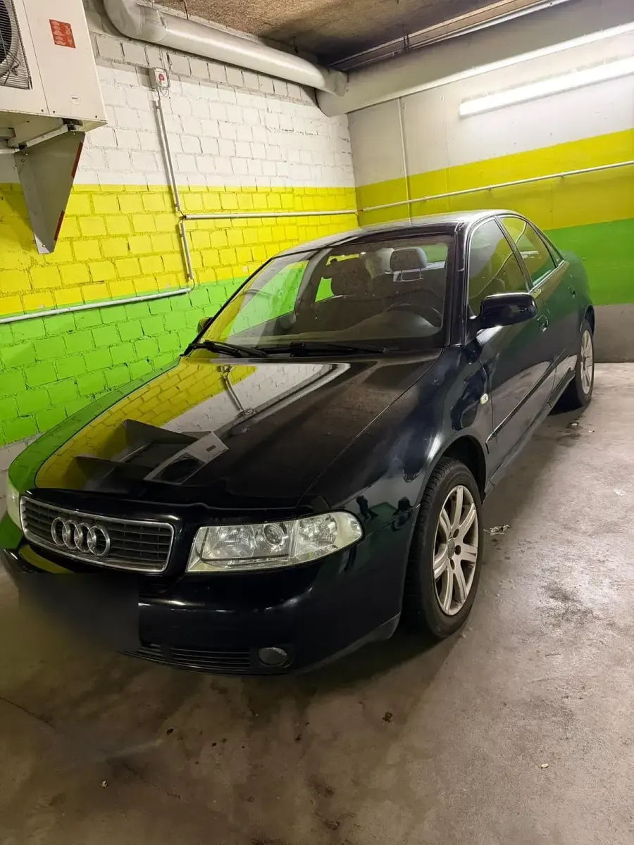 Gebraucht Audi A4 125 PS (91 kW) 1999 Blau Limousine